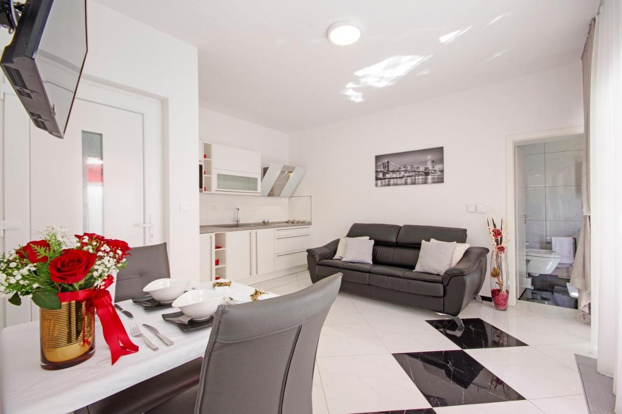 Villa Inis Makarská Exteriér fotografie